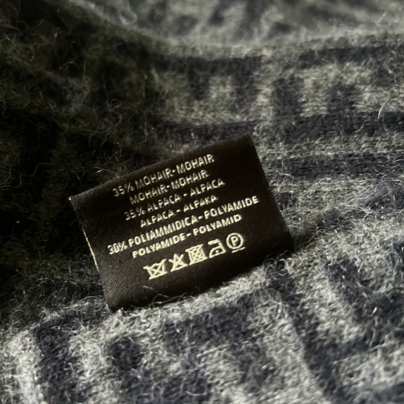 Fendi scarf 🧣 - Picture 4 of 4